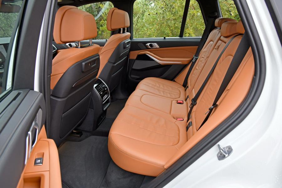 Интерьер BMW X5 xDrive30d xLine (G05) 2018 года  (WW) (фото 10 из 33)